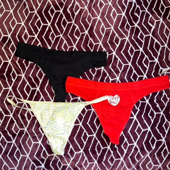 Aerie thong panty bundle - Picture 1 of 16